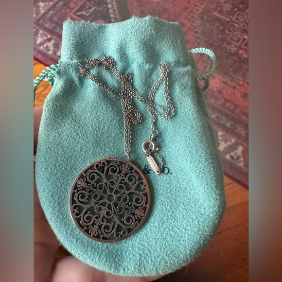 TIFFANY & CO. | Enchant Round Pendant Necklace - Picture 8 of 8